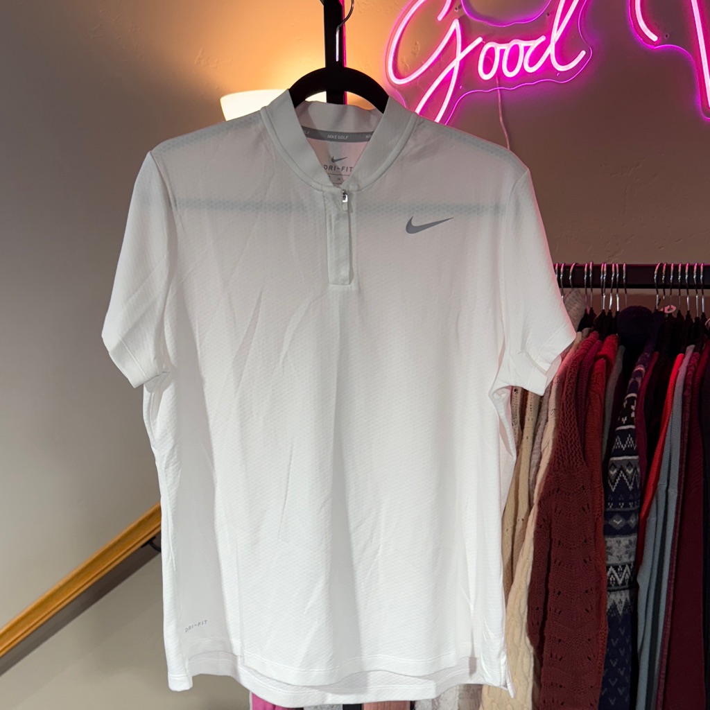 Nike White Golf Short Sleeve Tee Nwot Nike White Golf Short Sleeve Tee Nwot